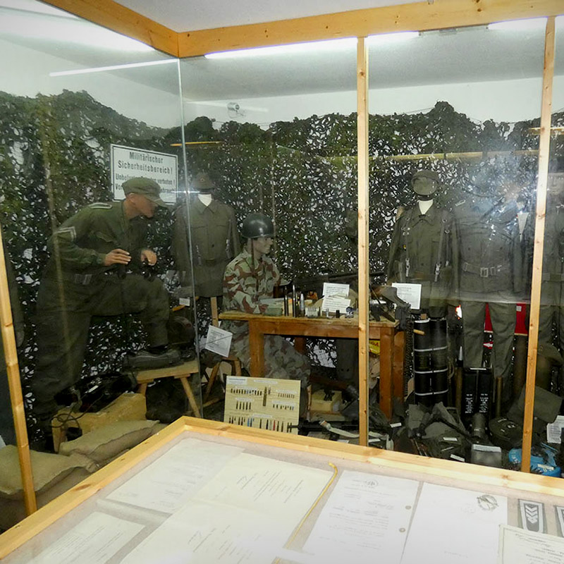 Title image on the topic of the German Armed Forces with exhibits in the museum.