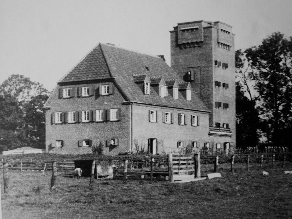 Flak Command Post – Building View